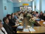Всі уважно слухають